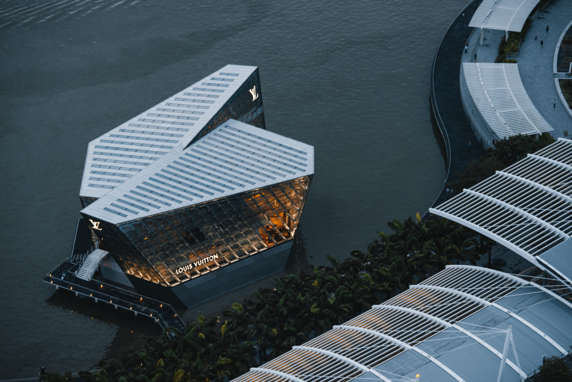 гостиница с бассейном на крыше в сингапуре